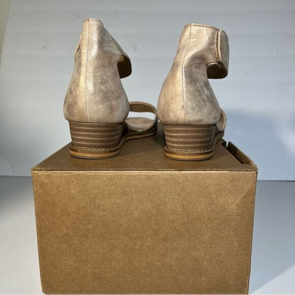 Vince Camuto Rejjie Suede Two-Piece Sandals - Picture 9 of 11